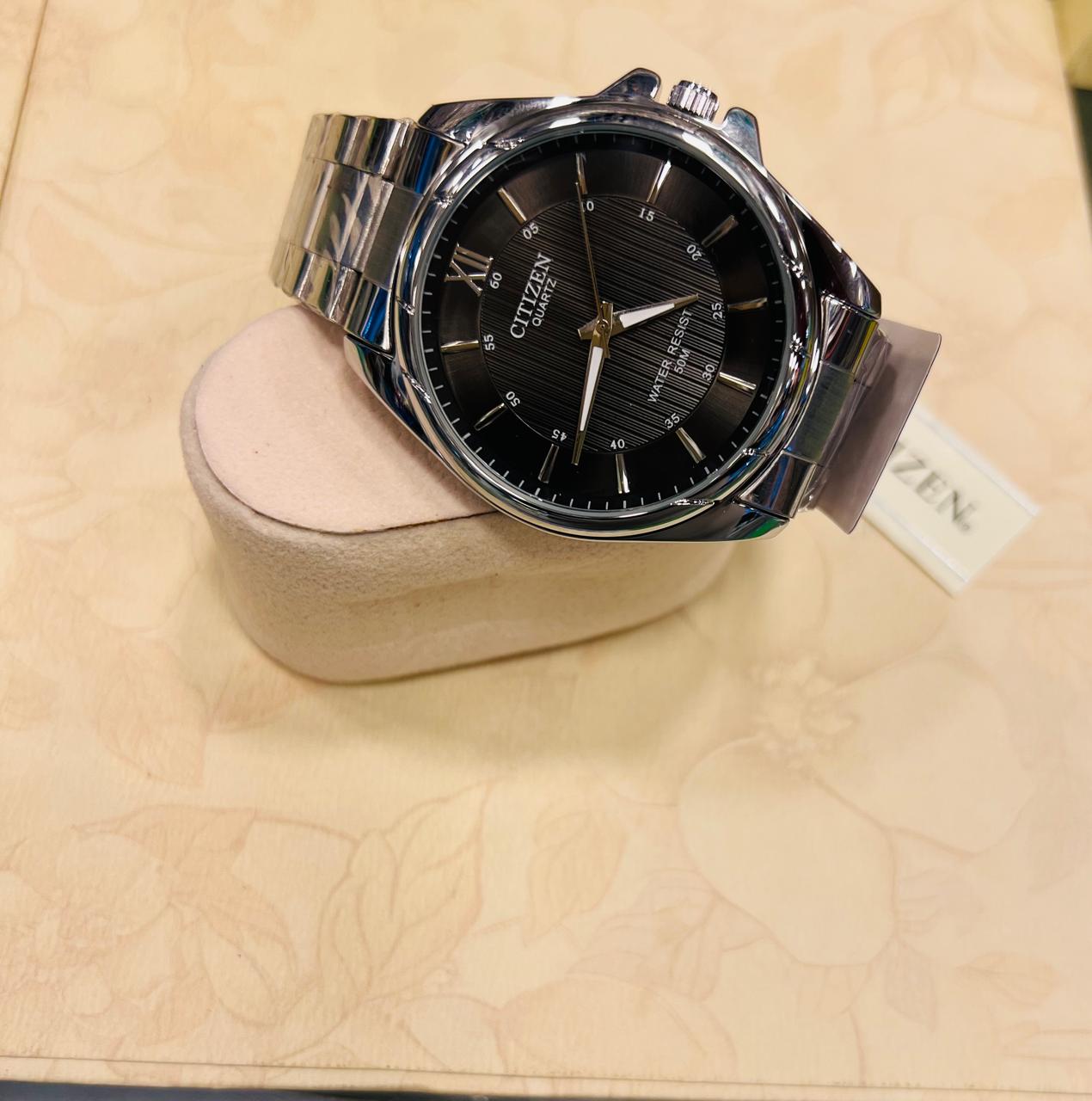 Citizen Quartz 50M — Brown detail