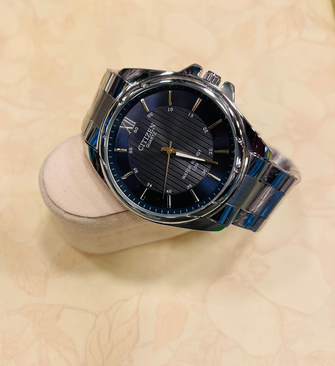 Citizen Quartz 50M — Navy detail