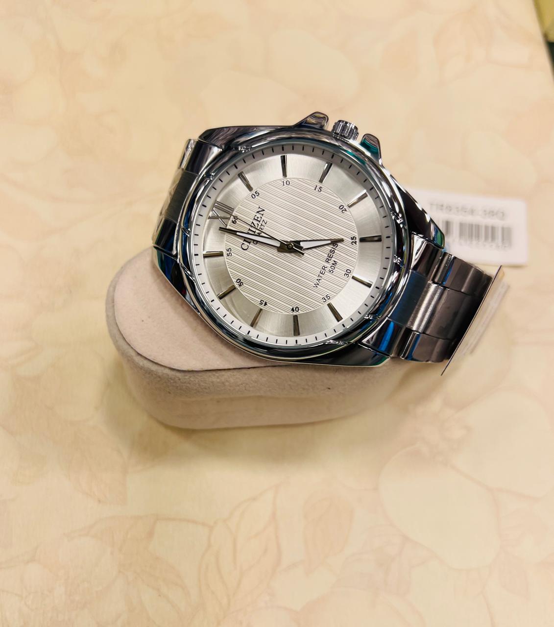 Citizen Quartz 50M — Silver detail